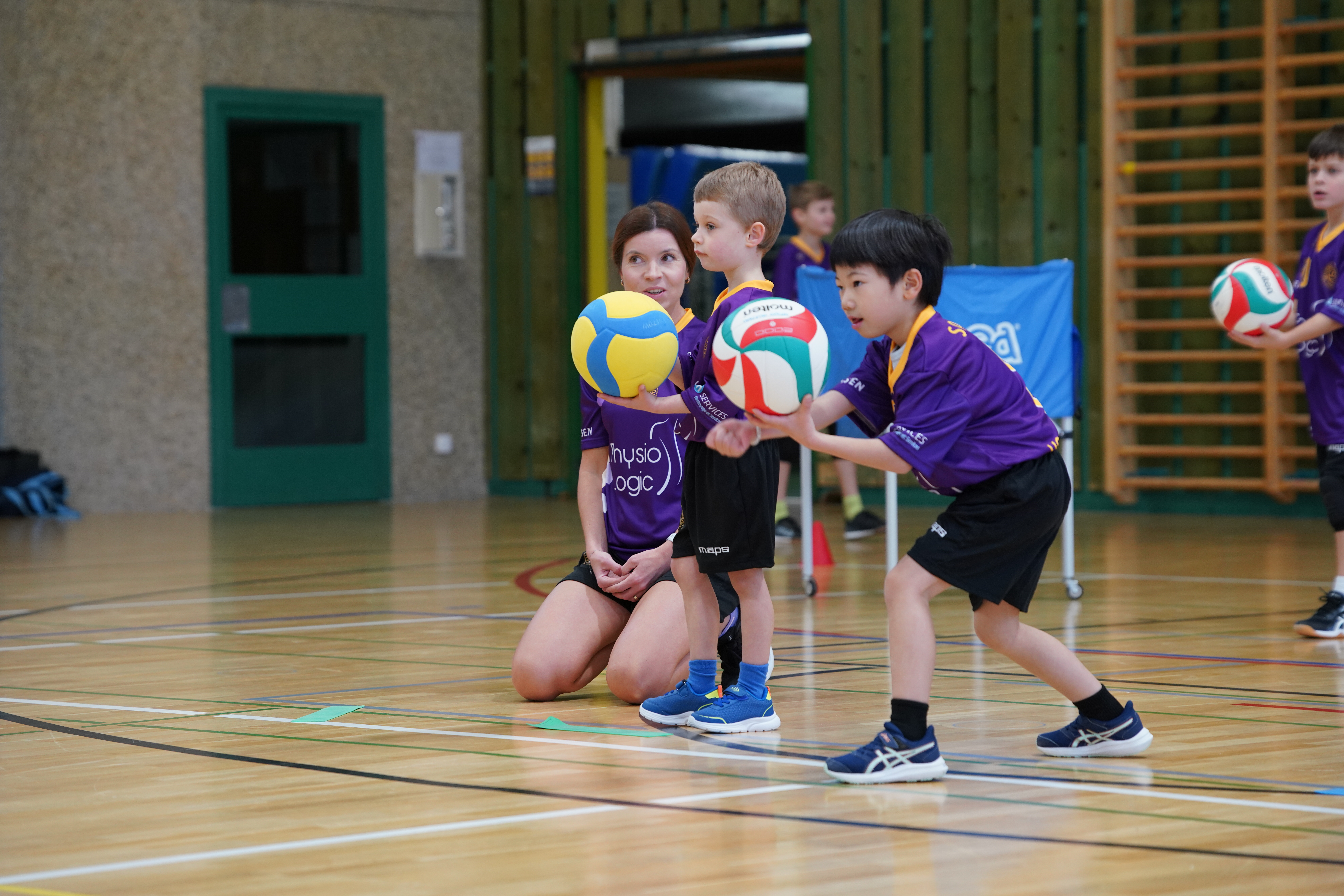 Entraînement au service kids volley